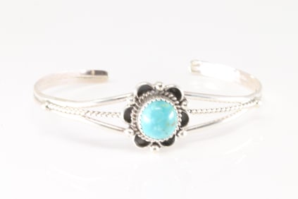 Native America Navajo Sterling Silver Turquoise Bracelet Cuff.