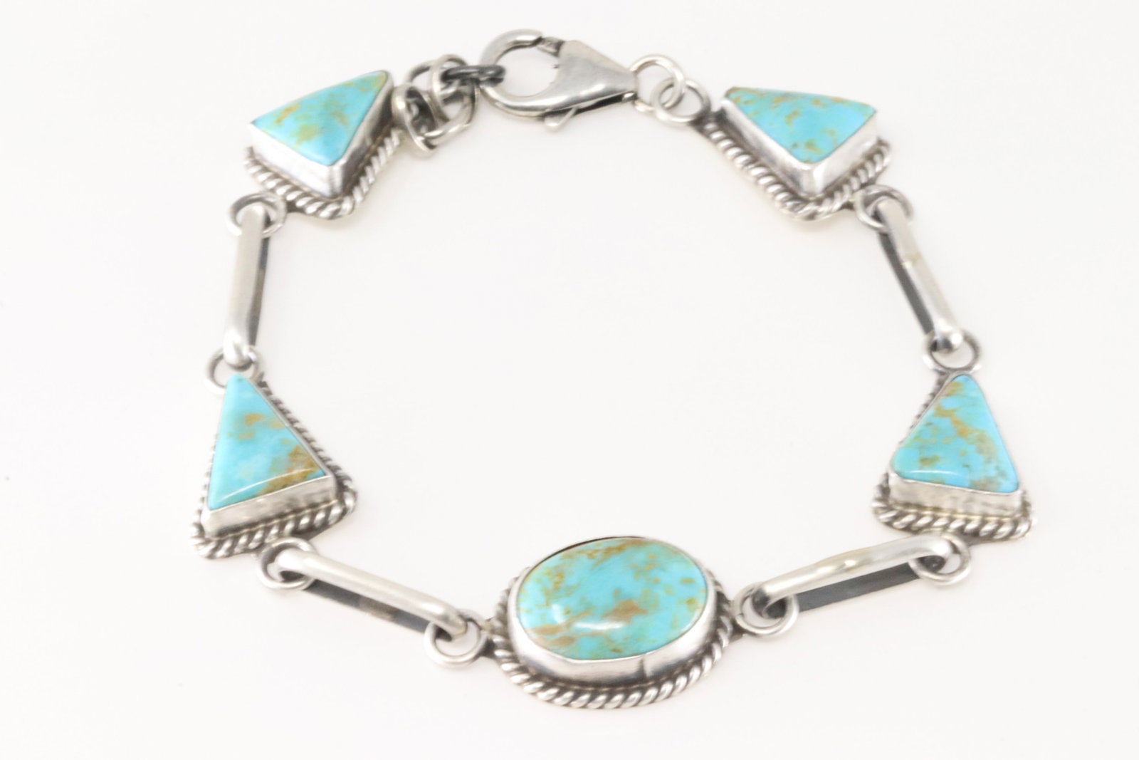 Native America Navajo Sterling Silver Kingman Turquoise Bracelet Link By Judith Dixon.: Thisis a Native America Navajo Sterling Silver Kingman Turquoise Bracelet Link By Judith Dixon. Bracelet length: 8.00"