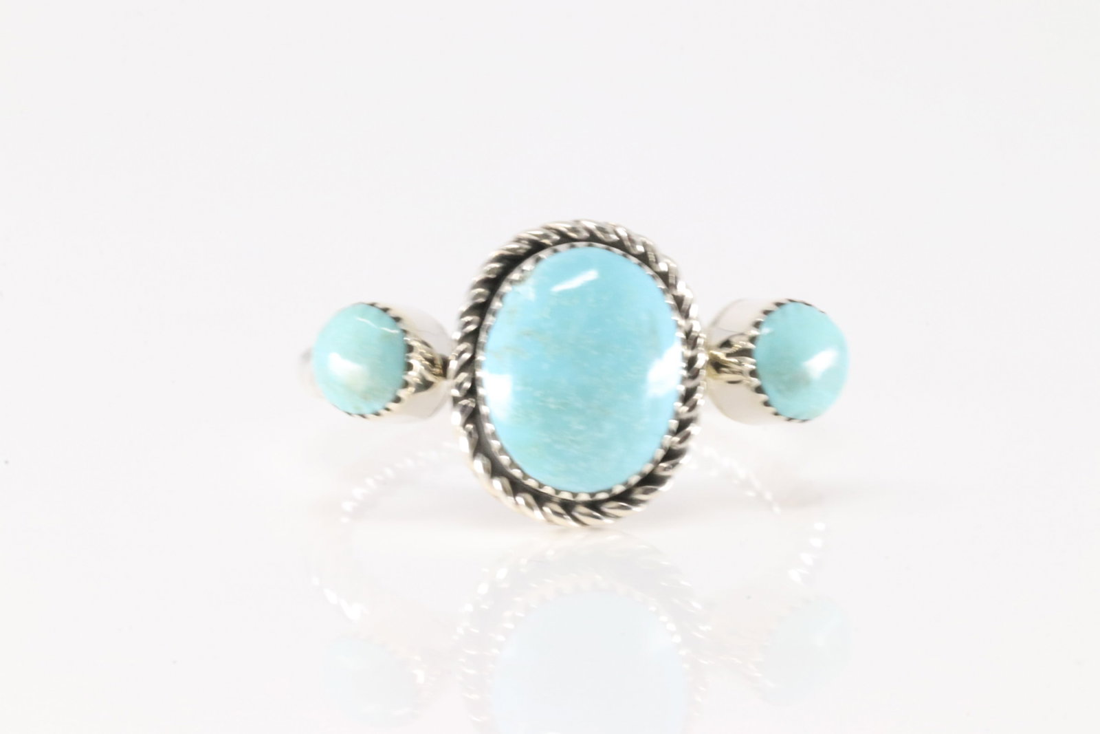 Native America Navajo Sterling Silver Turquoise Ring By Dorothy Lee.: This is a Native America Navajo Sterling Silver Turquoise Ring By Dorothy Lee. Ring size: 9.00.
