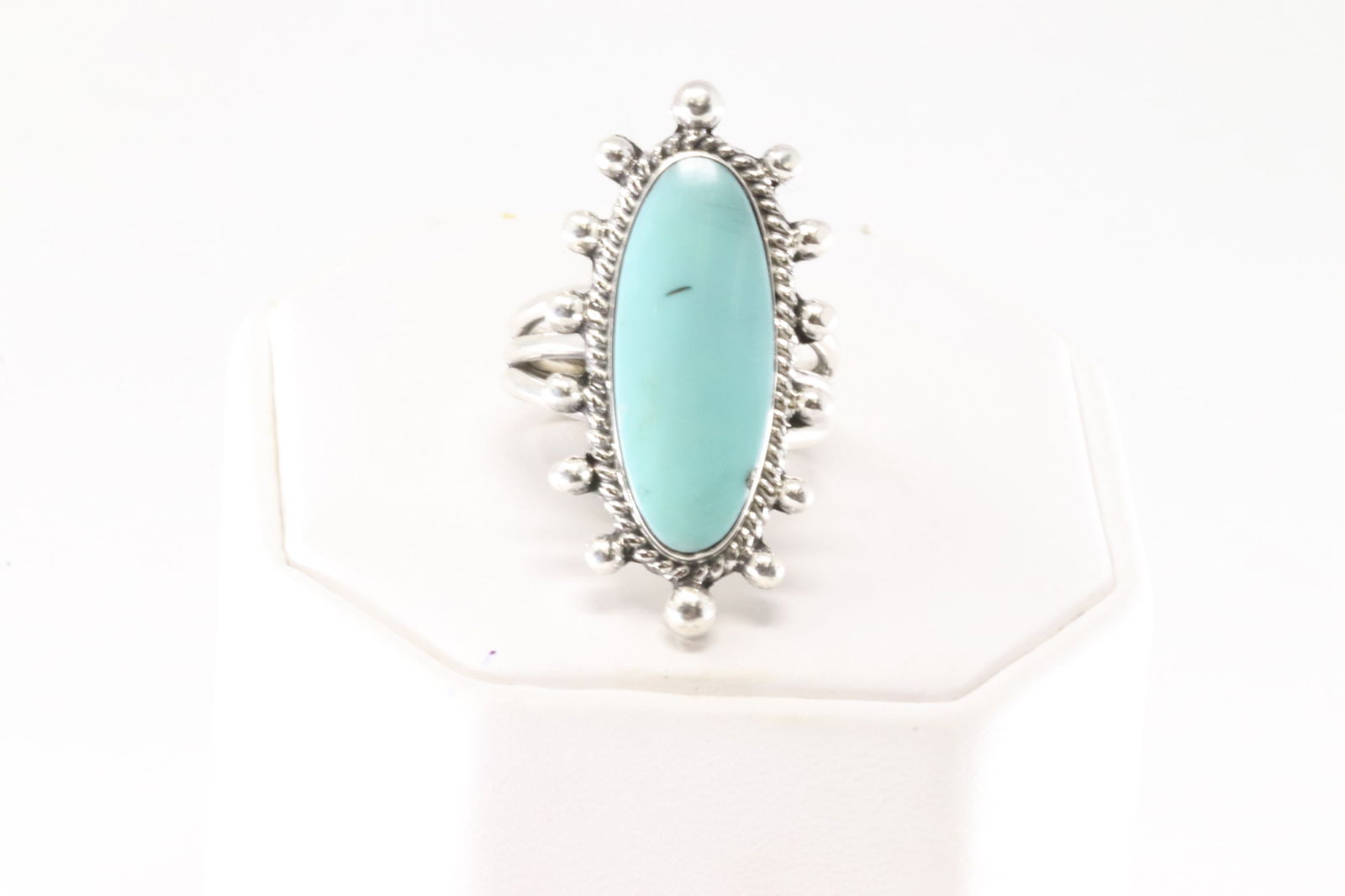 Native America Navajo Sterling Silver Turquoise Ring By Mike Smith.: This is a Native America Navajo Sterling Silver Turquoise Ring By Mike Smith. Ring size: 7.00.