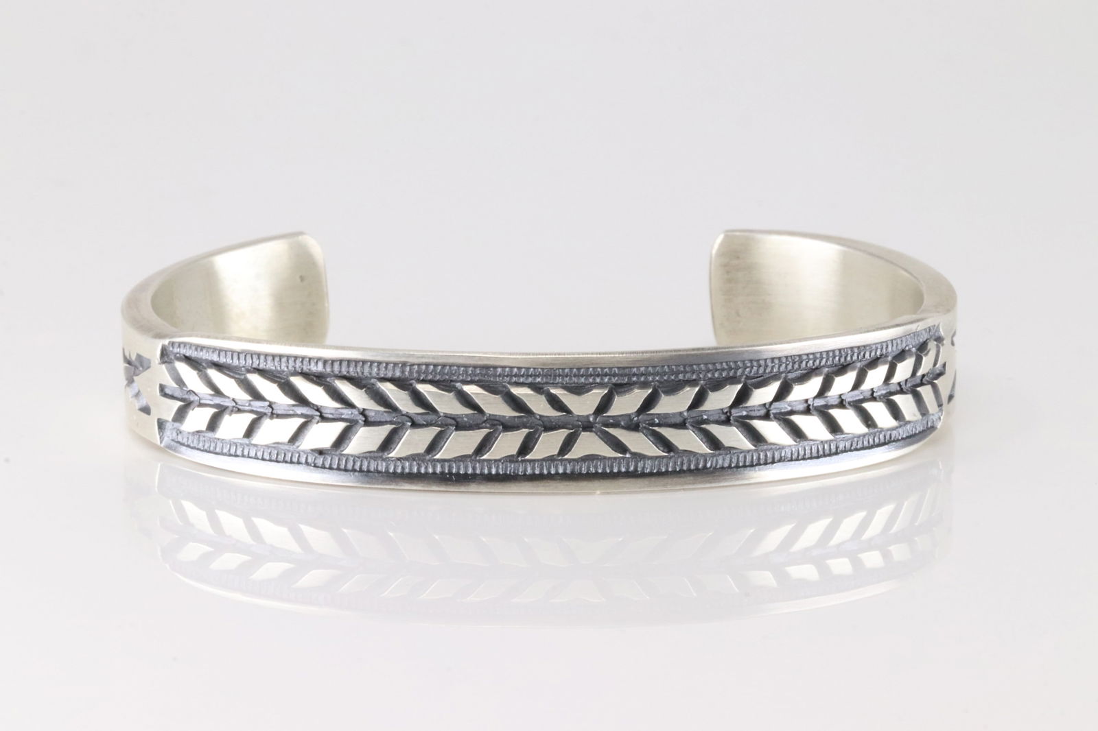 Native American Navajo Sterling Silver Solid Bracelet Cuff By J.Tahe. (1 of 4)