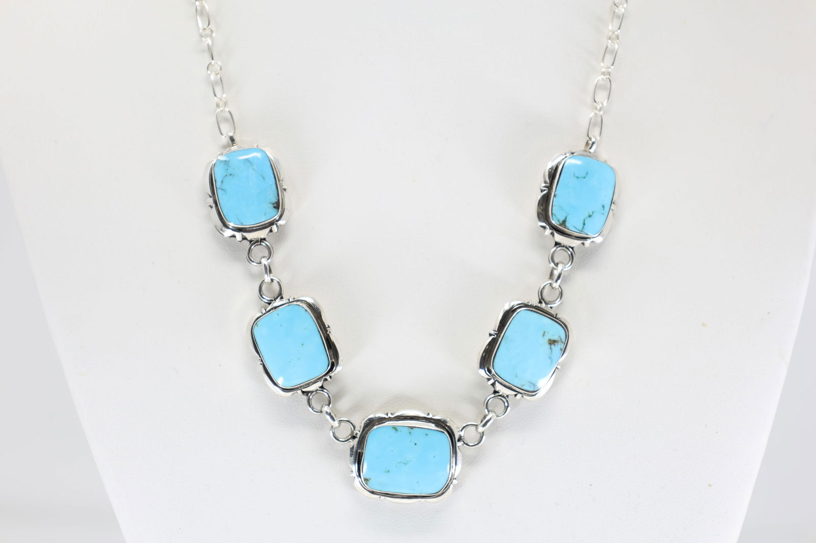 Native America Navajo Sterling Silver Turquoise Necklace By Mike Smith.: This is a Native America Navajo Sterling Silver Turquoise Necklace By Mike Smith. Necklace length: 18.00"