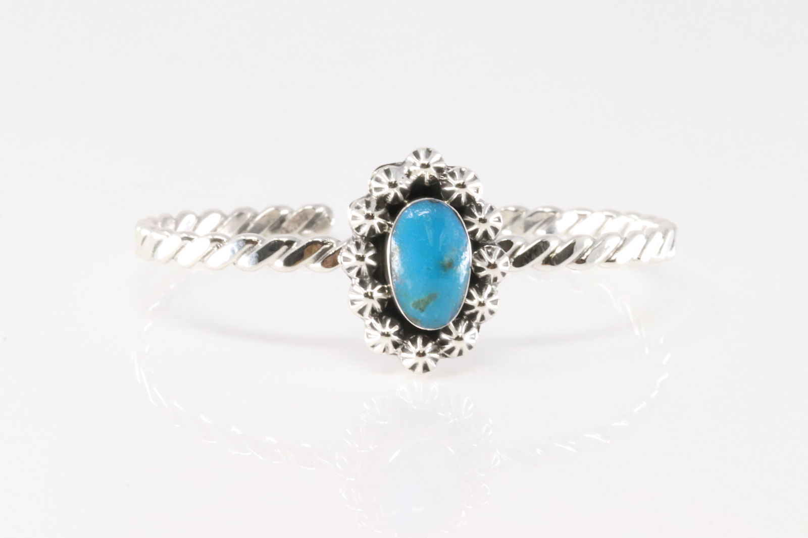 Native America Navajo Sterling Silver Turquoise Bracelet Cuff By Mike Smith.: This is a Native America Navajo Sterling Silver Turquoise Bracelet Cuff By Mike Smith.