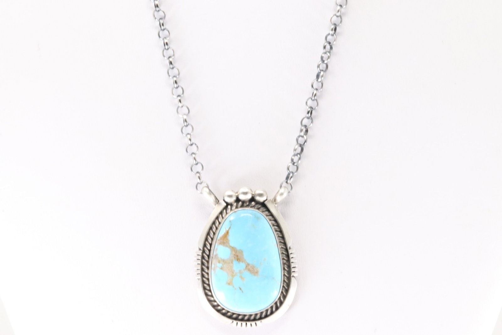 Native America Navajo Sterling Silver Kingman Turquoise Necklace By Alfred Martinez.: This is a Native America Navajo Sterling Silver Kingman Turquoise Necklace By Alfred Martinez. Necklace length: 16.00"