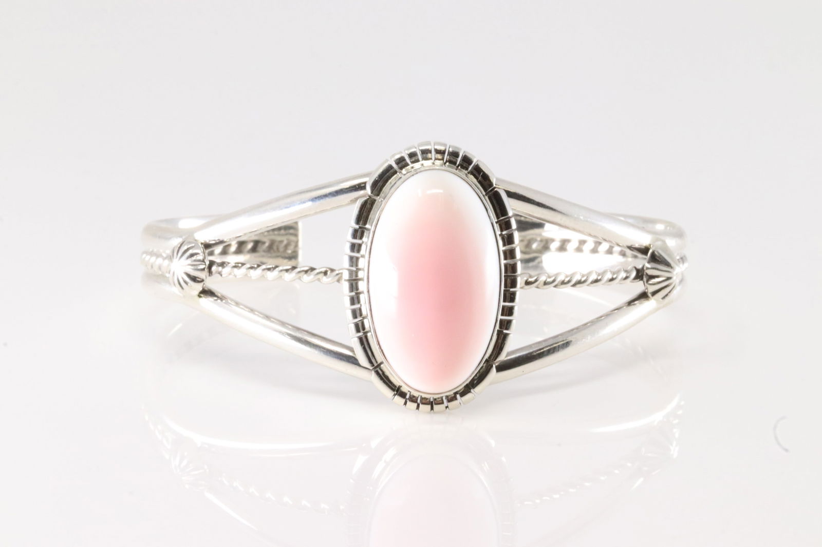 Native America Navajo Sterling Silver Pink Conch Bracelet Cuff By S.E. (1 of 4)