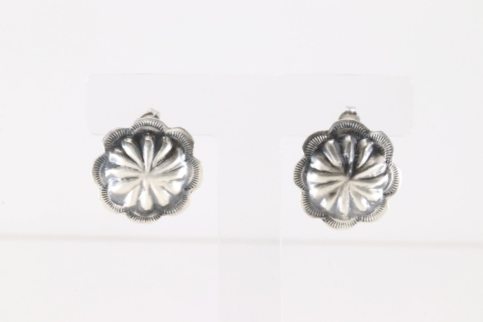 Native America Navajo Sterling Silver Conch Post Earring's By Joan Begay.: This is a Native America Navajo Sterling Silver Conch Post Earring's By Joan Begay.