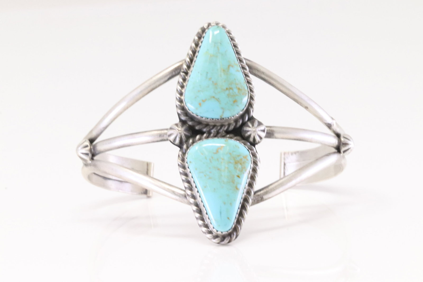 Native America Navajo Sterling Silver Kingman Turquoise Bracelet Cuff By Augustine Largo.: This is a Native America Navajo Sterling Silver Kingman Turquoise Bracelet Cuff By Augustine Largo.