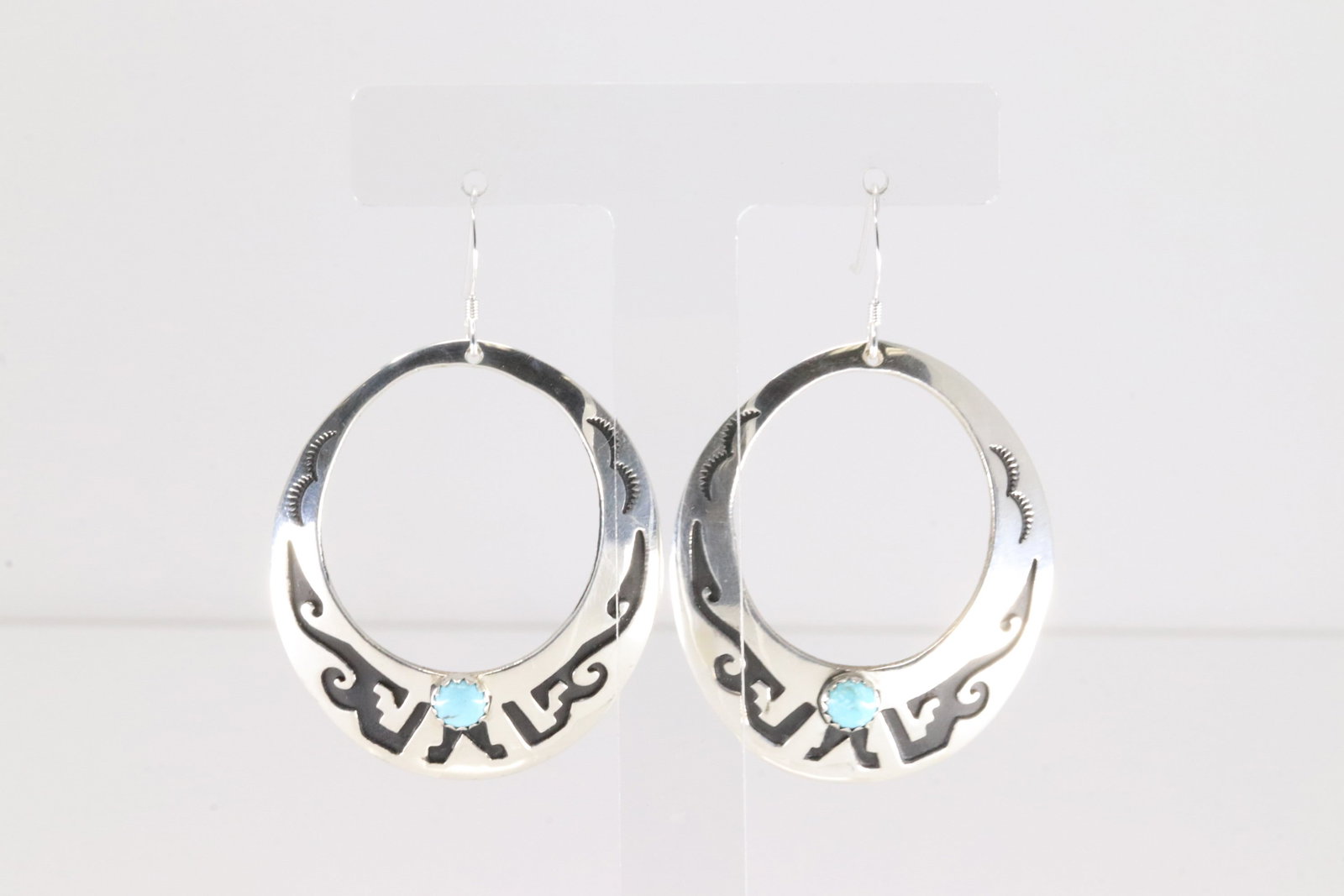 Native America Navajo Sterling Silver Turquoise Dangling Earring's By T&R Singer.: This is a Native America Navajo Sterling Silver Turquoise Dangling Earring's By T&R Singer.