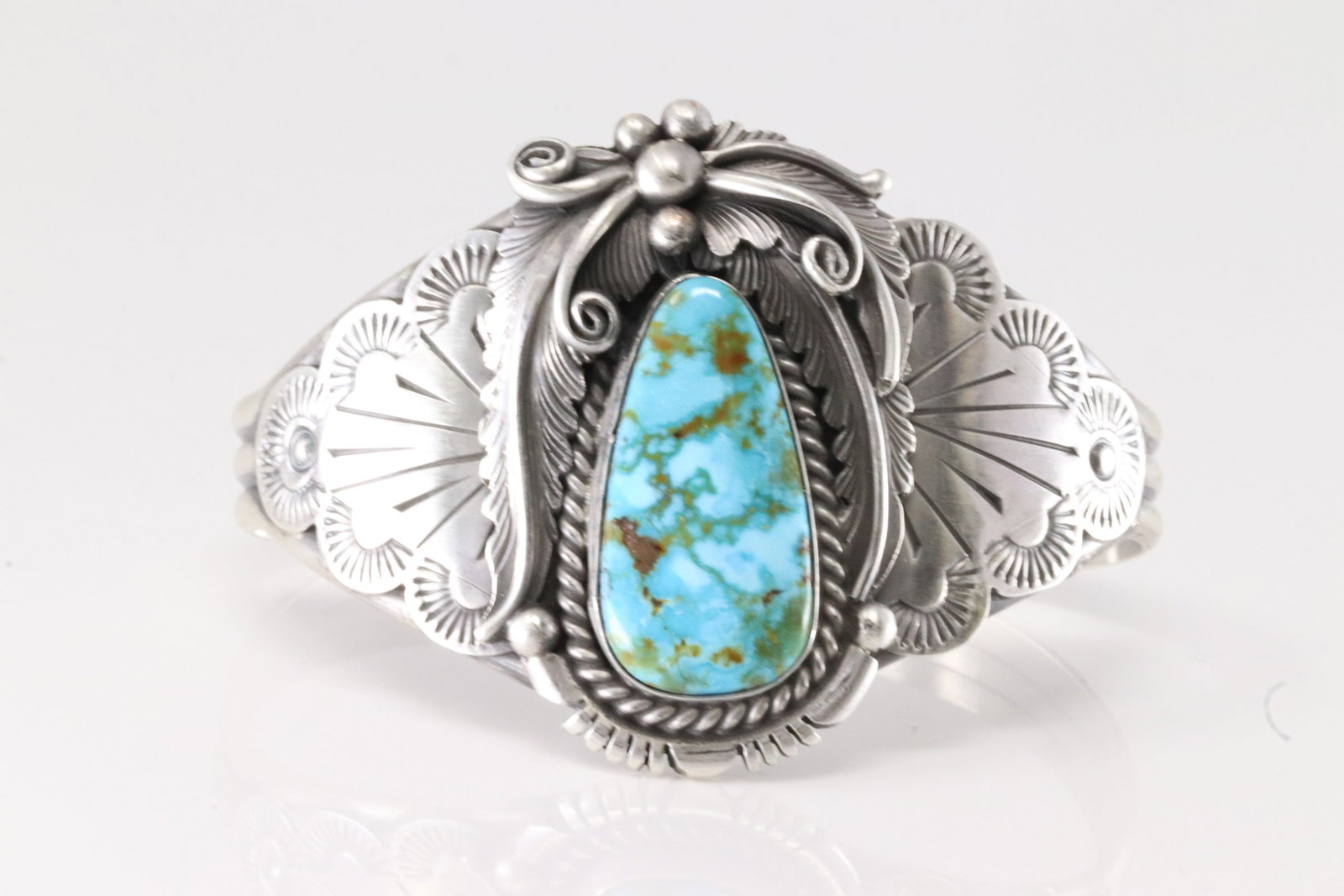 Native America Navajo Sterling Silver Kingman Turquoise Barcelet Cuff By Jimmy Lee.: This is a Native America Navajo Sterling Silver Kingman Turquoise Barcelet Cuff By Jimmy Lee.