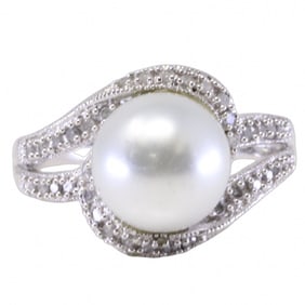 10Kt White Gold Pearl / Diamond Bypass Ring.
