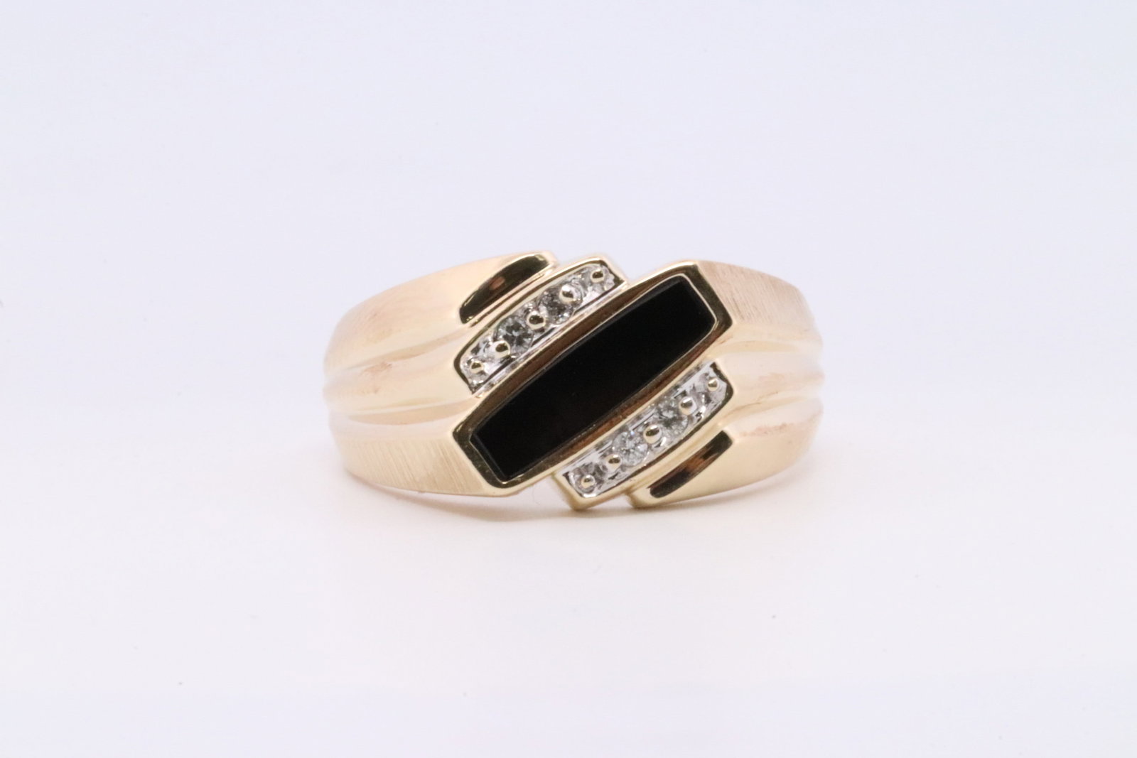 Onyx & Diamond Ring: Yellow Gold Onyx & Diamond Ring. Ring has Black Onyx with 4 round Diamonds. Ring size: 9.75. Total weight: 7.90 Grams.