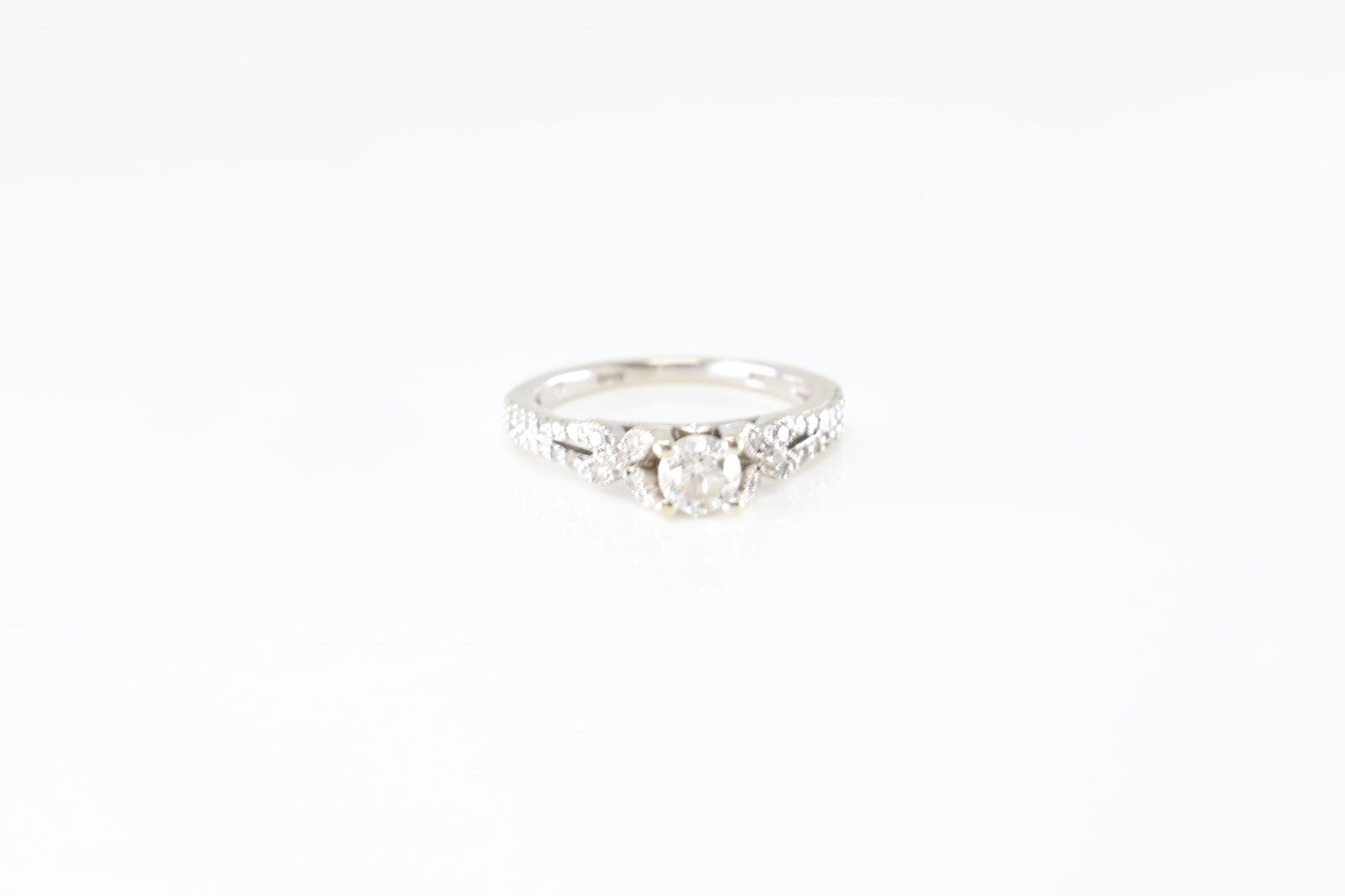 Diamond Ring 14Kt. (1 of 4)