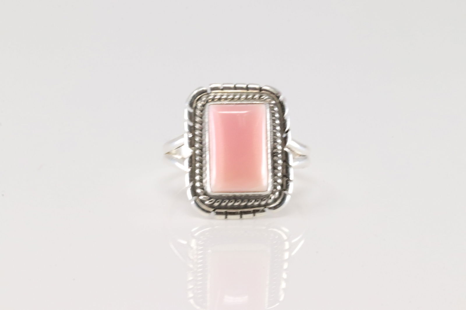 Native America Navajo Sterling Silver Pink Conch Shell Ring By J.Frank.