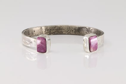 Native America Zuni Sterling Silver Purple Spiny Osyter Bracelet By Jude Candelaria.