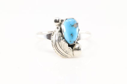 Native America Navajo Sterling Silver Turquoise Ring.