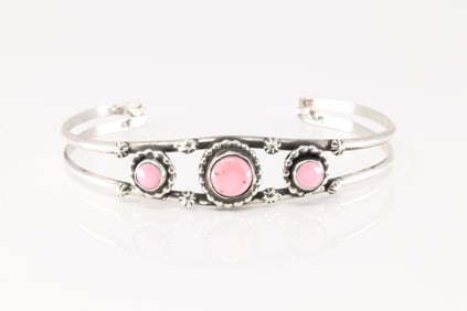 Native America Navajo Sterling Silver Pink Conch Shell Bracelet Cuff.