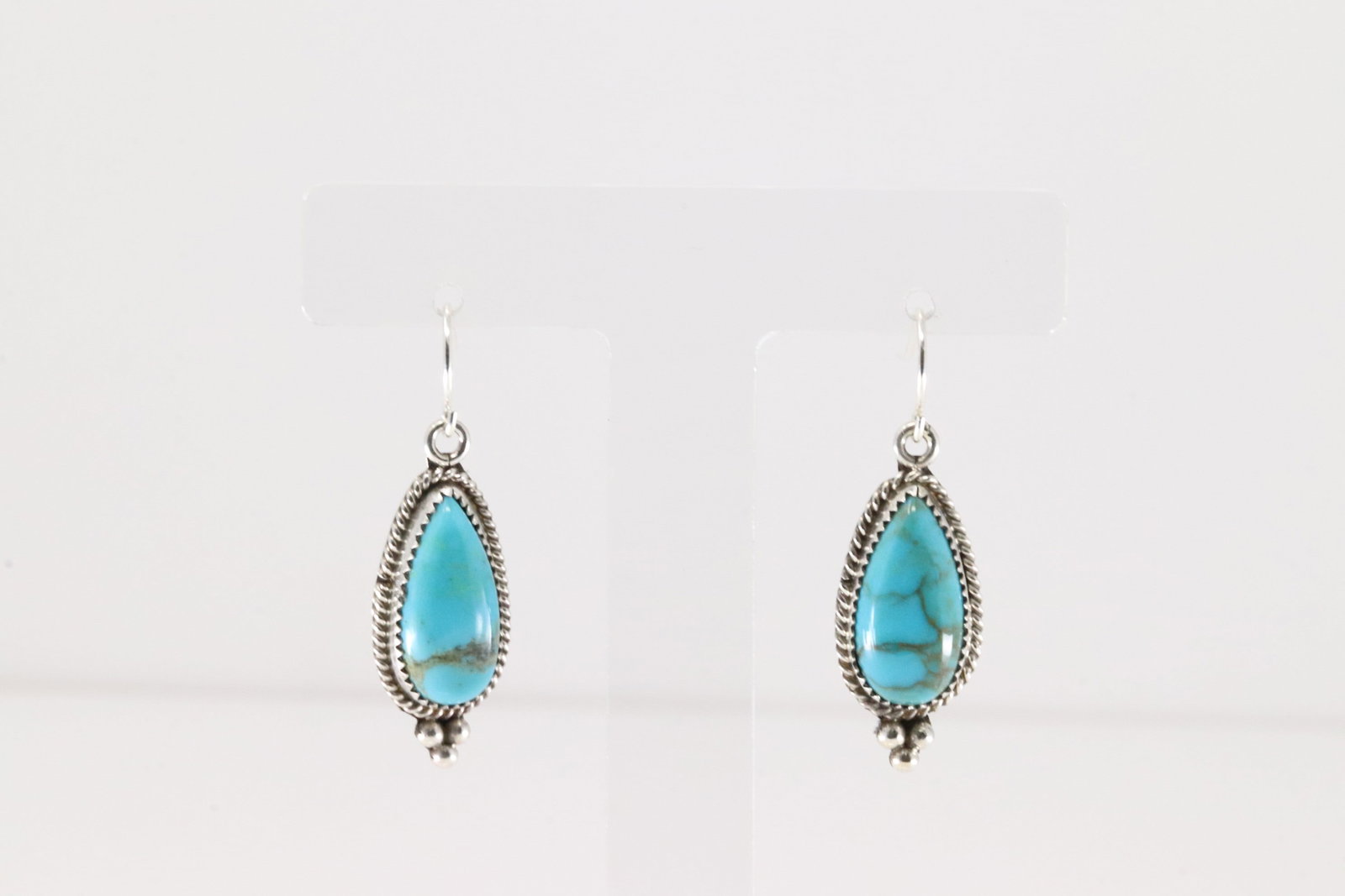 Native America Navajo Sterling Silver Kingman Turquoise Dangling Earring's By Theresa Smith.: This is a Native America Navajo Sterling Silver Kingman Turquoise Dangling Earring's By Theresa Smith.