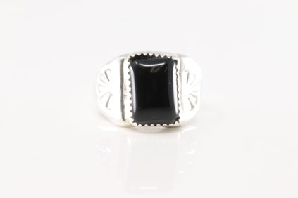 Native America Navajo Sterling Silver Black Onyx Ring.