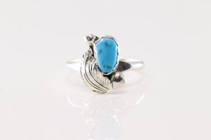 Native American Navajo Sterling Silver Turquoise Ring.