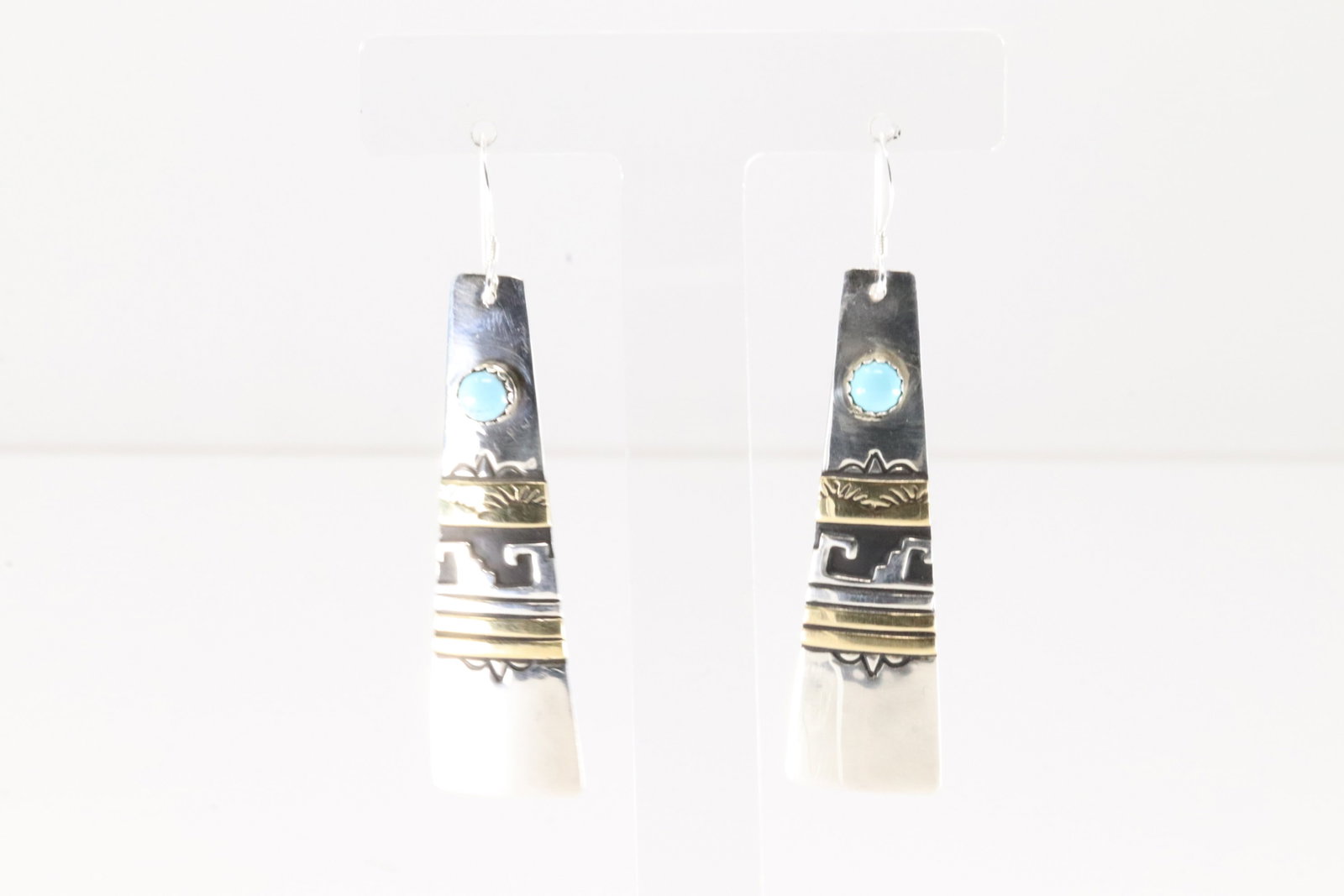 Native America Navajo Sterling Silver Turquoise Dangling Earring's By T&R Singer.: This is a Native America Navajo Sterling Silver Turquoise Dangling Earring's By T&R Singer.