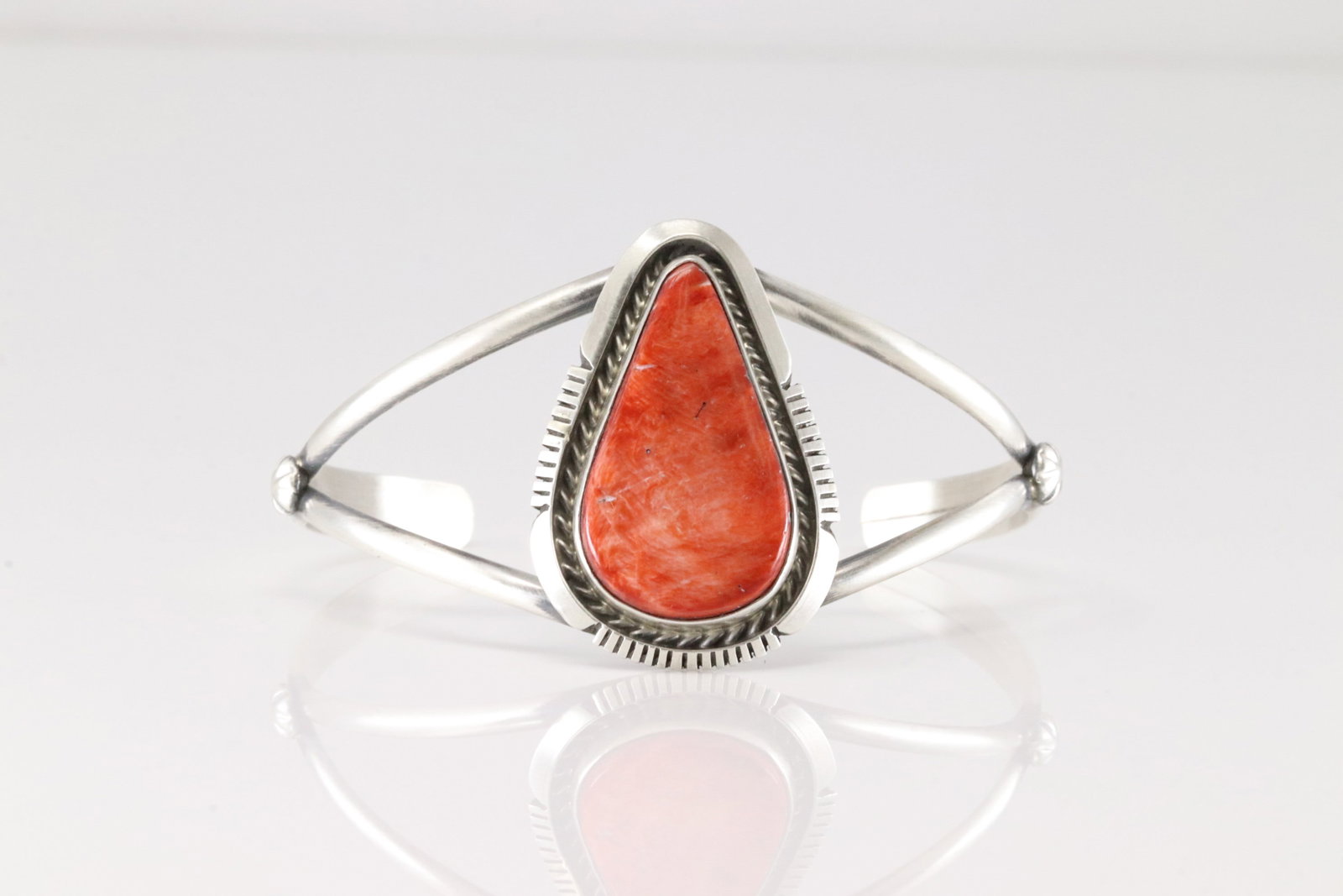 Native America Navajo Sterling Silver Spiny Oyster Bracelet Cuff By Alfred Martinez.: This is a Native America Navajo Sterling Silver Spiny Oyster Bracelet Cuff By Alfred Martinez.