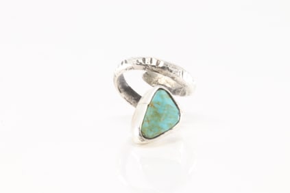 Native America ZuniSterling Silver Kingman Turquoise Ring By Jude Candelaria.