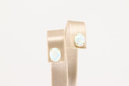 Opal Stud Earring 14Kt.