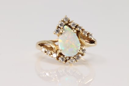 Pear-Shaped Opal & Diamond Ring 14Kt.