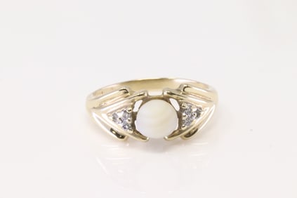 Coral & Diamond Ring 14Kt.