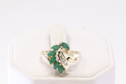 Emerald & Diamond Ring 10Kt.