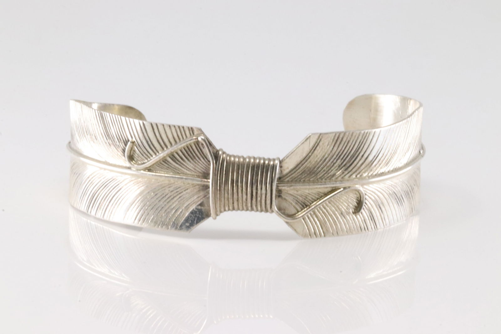 Native America Navajo Sterling Silver Solid Feather Bracelet Cuff By B.Begay. (1 of 4)