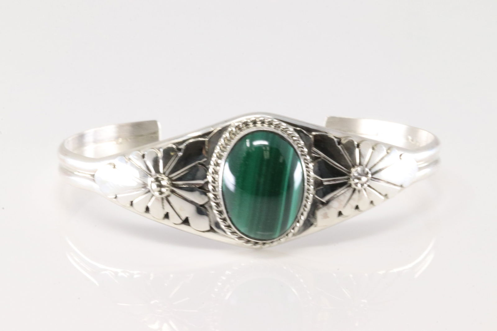 Native America Navajo Sterling Silver Malachite Bracelet Cuff By Renee Yazzie. (1 of 4)