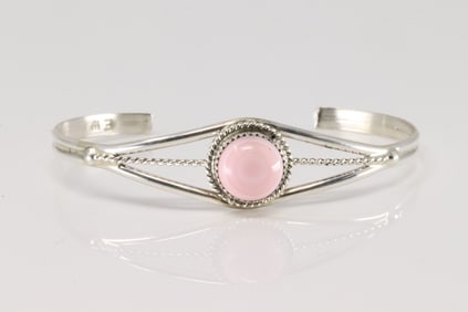 Native America Navajo Sterling Silver Pink Conch Shell Bracelet Cuff.