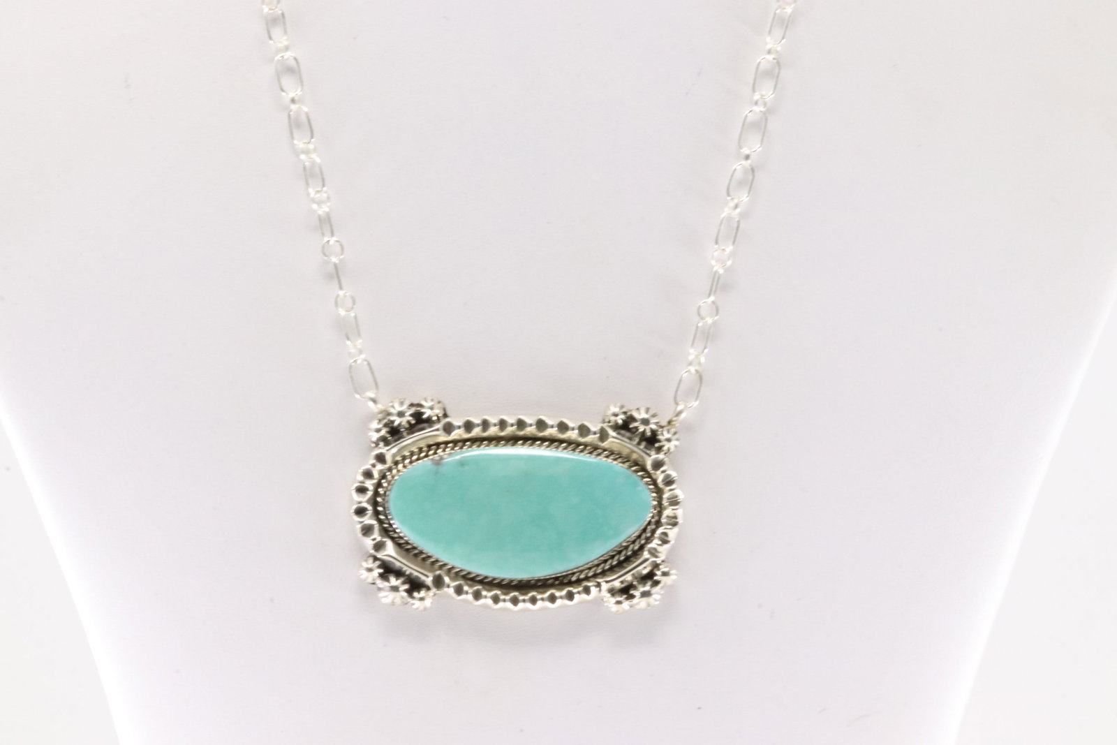 Native America Navajo Sterling Silver Turquoise Necklace By Dorothy Lee.: This is a Native America Navajo Sterling Silver Turquoise Necklace By Dorothy Lee. Necklace length: 16.00"