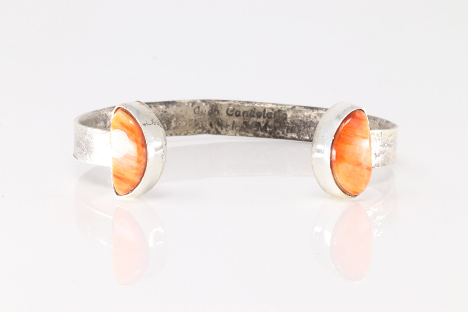 Native America Navajo Sterling Silver Spiny Oyster Bracelet Jude Candelaria.: This is a Native America Navajo Sterling Silver Spiny Oyster Bracelet Jude Candelaria.