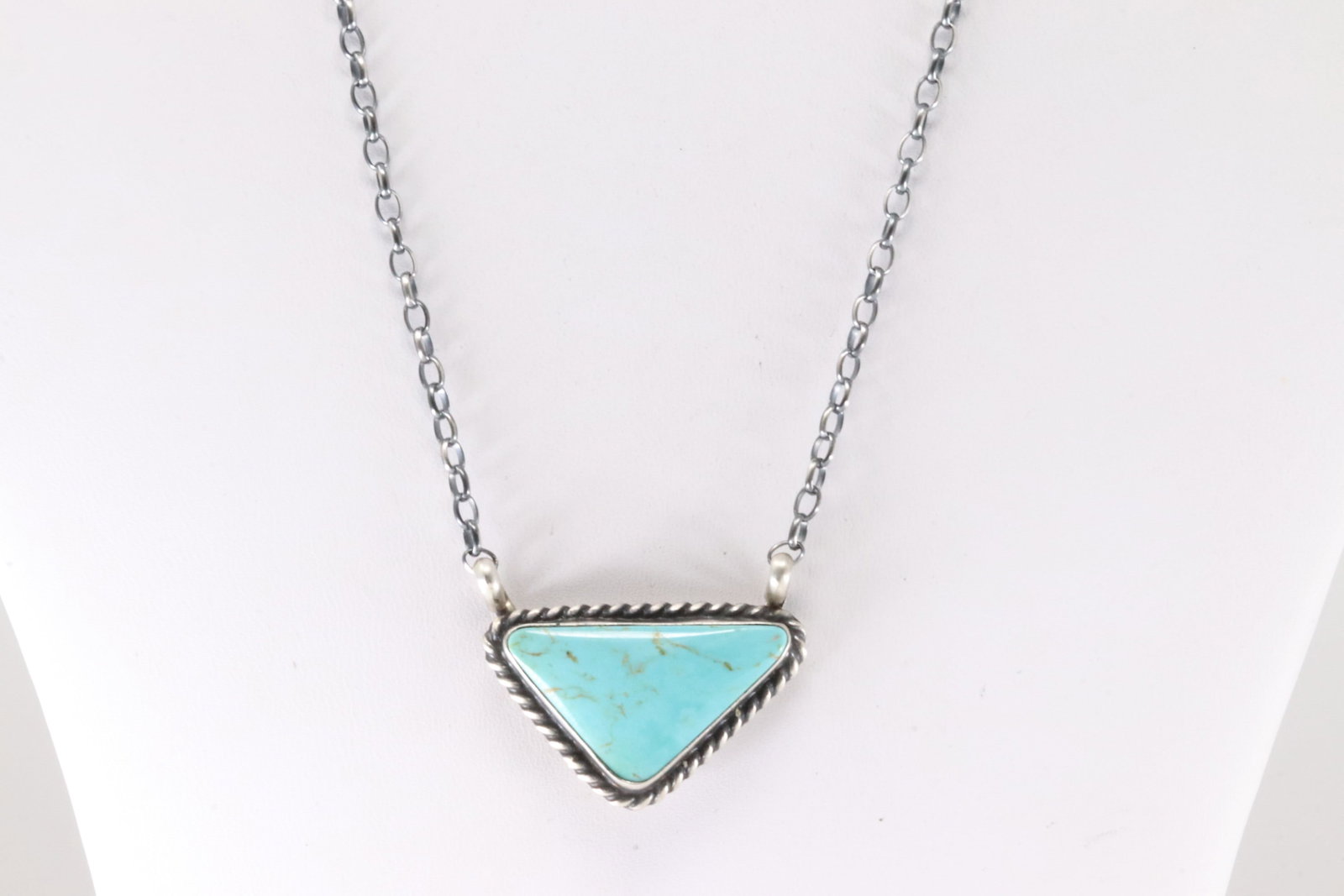 Native America Navajo Sterling Silver Kingman Turquoise Necklace By Augustine Largo.: This is a Native America Navajo Sterling Silver Kingman Turquoise Necklace By Augustine Largo. Necklace length: 18.00"