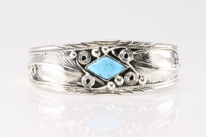 Native America Navajo Sterling Silver Turquoise Bracelet Cuff.