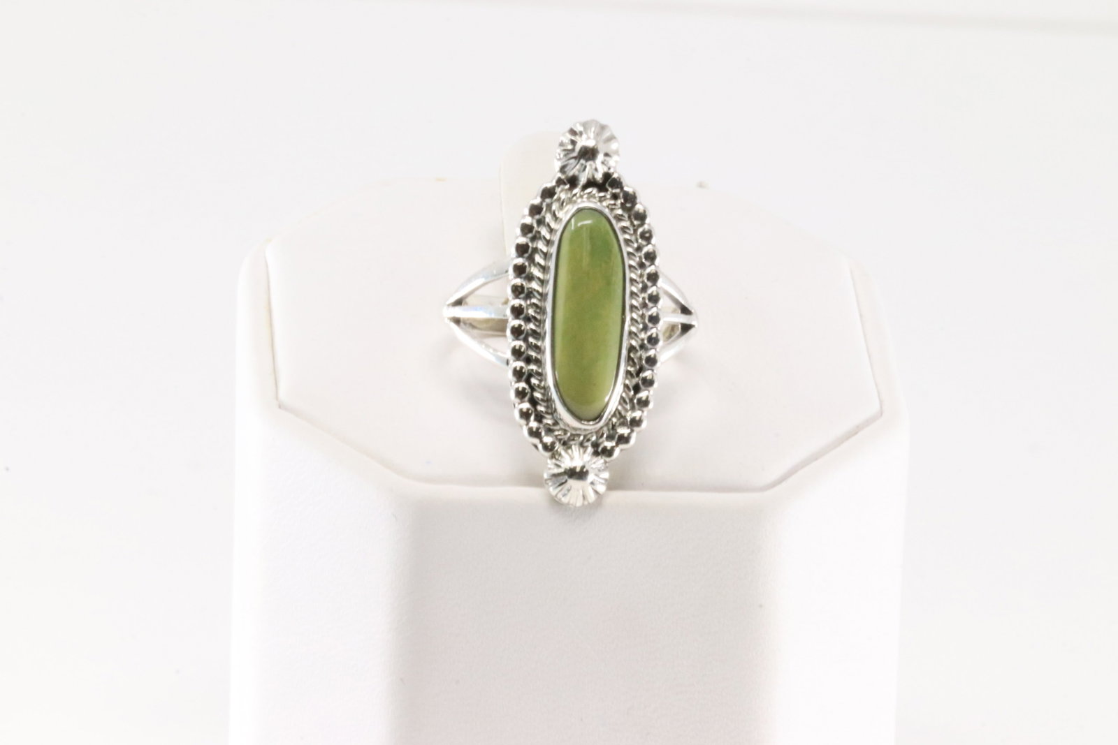Native America Navajo Sterling Silver Turquoise Ring By Samuel Yellowhair.: This is a Native America Navajo Sterling Silver Turquoise Ring By Samuel Yellowhair. Ring size: 8.50.