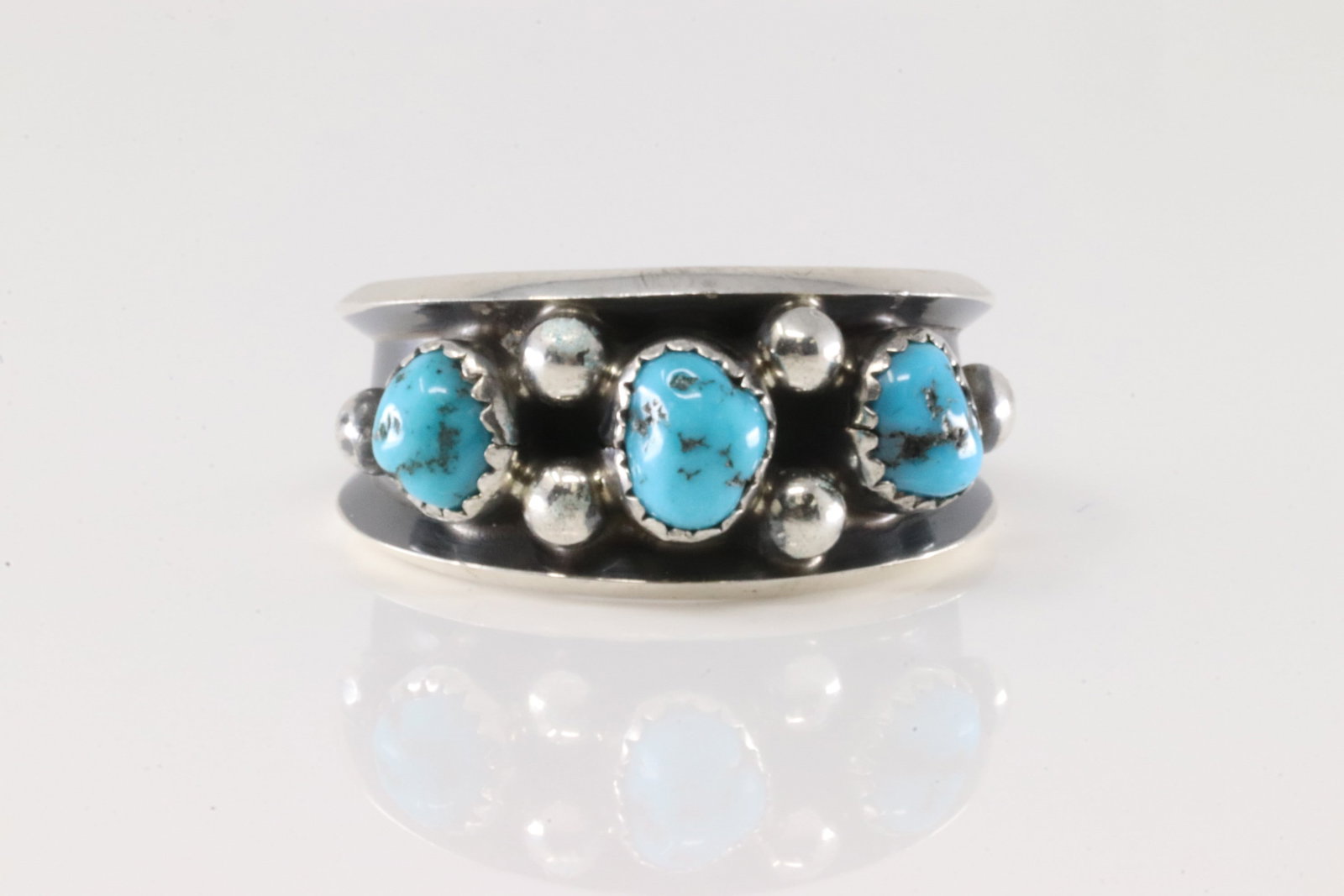 Native America Navajo Sterling Silver Turquoise Ring By Paul Largo.: This is a Native America Navajo Sterling Silver Turquoise Ring By Paul Largo. Ring size: 8.50.