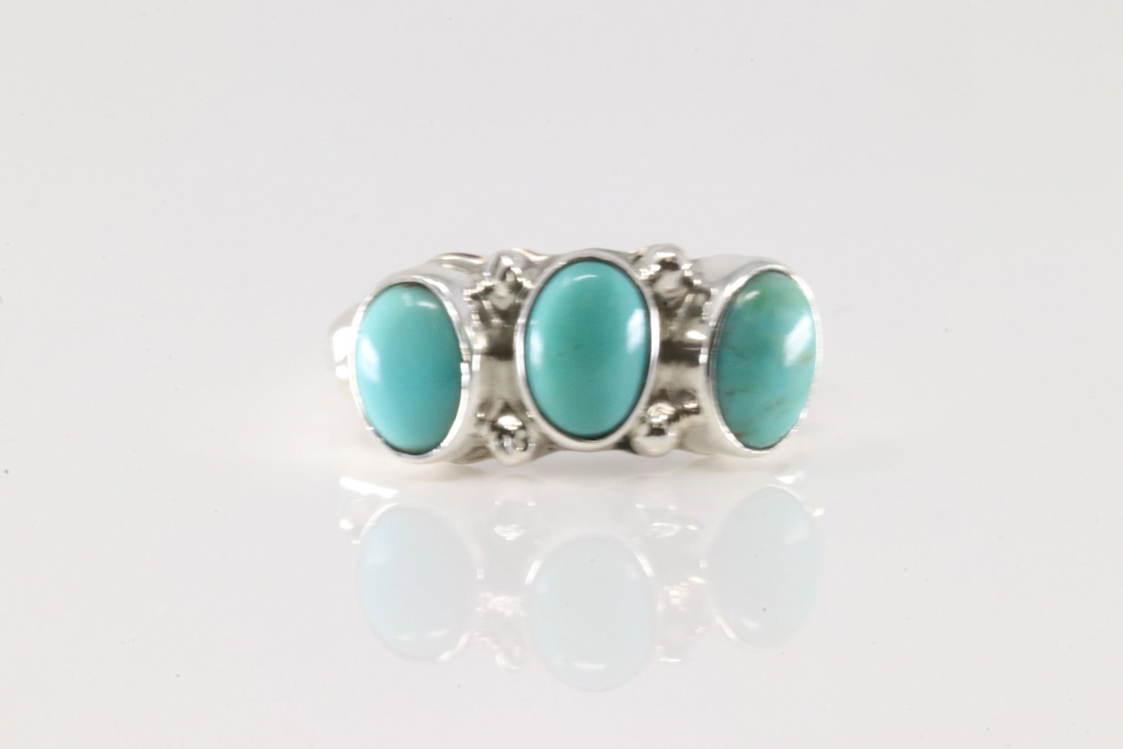 Native America Navajo Sterling Silver Turquoise Ring By Harris Largo.: This is a Native America Navajo Sterling Silver Turquoise Ring By Harris Largo. Ring size: 6.00.