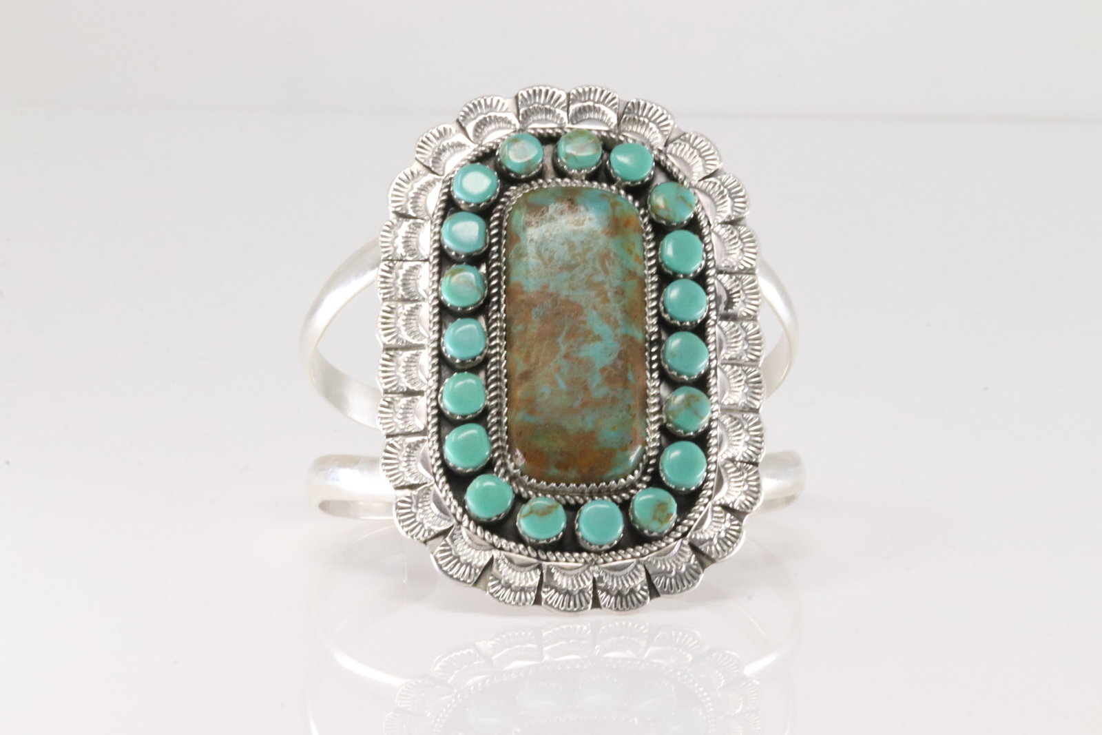 Native American Navajo Sterling Silver Kingman Turquoise Bracelet Cuff By Larry Etcitty.: This is a Native American Navajo Sterling Silver Kingman Turquoise Bracelet Cuff By Larry Etcitty. Total weight: 66.20 Grams.