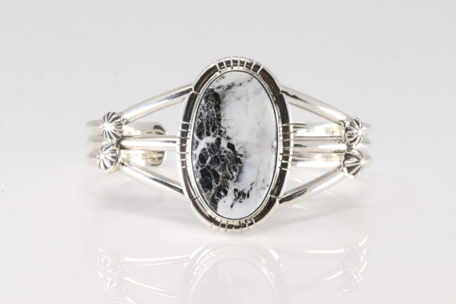 Native America Navajo Sterling Silver White Buffalo Bracelet Cuff By S.E. (1 of 4)