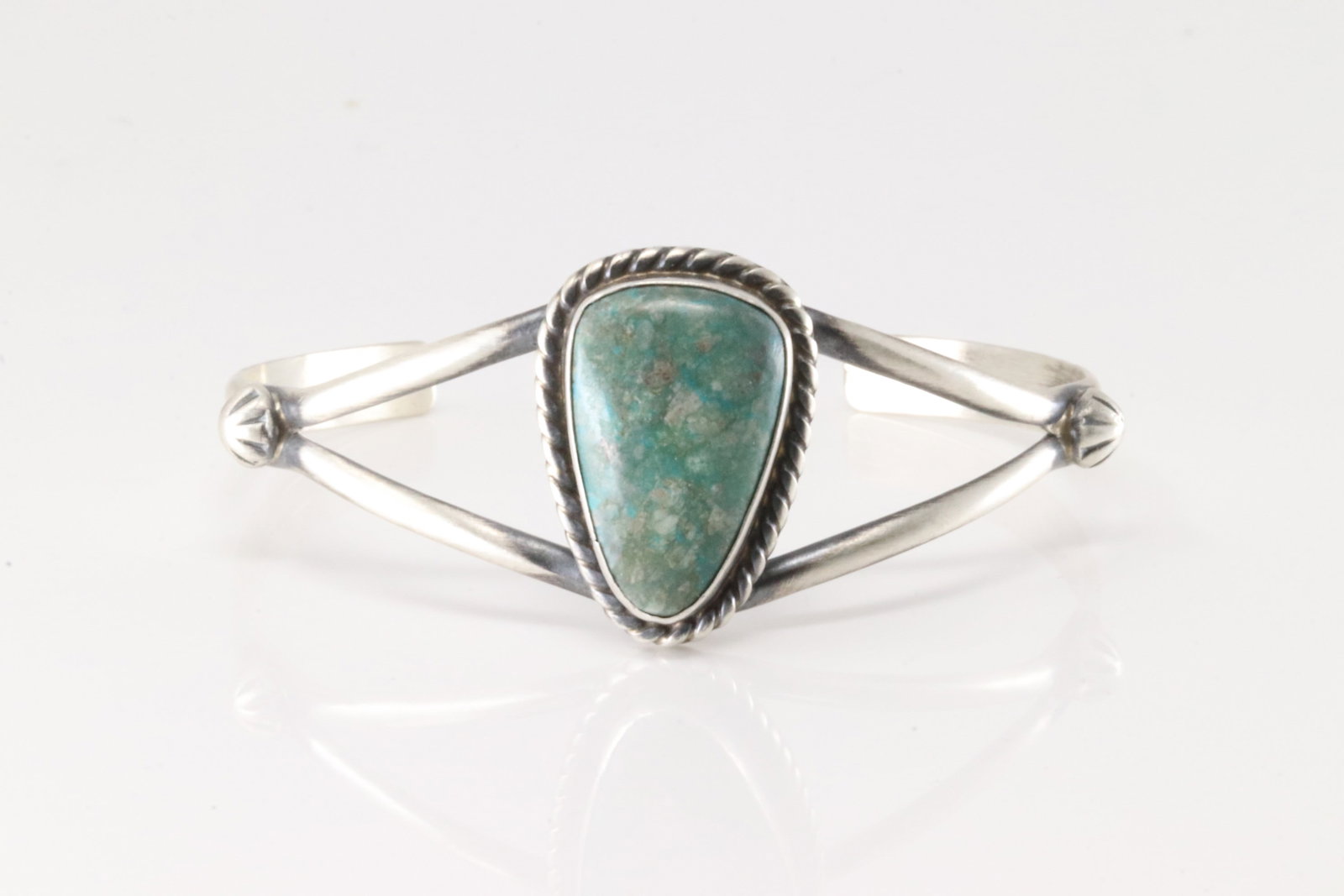 Native America Navajo Sterling Silver Kingman Turquoise Bracelet Cuff By Augustine Largo.: This is a Native America Navajo Sterling Silver Kingman Turquoise Bracelet Cuff By Augustine Largo.