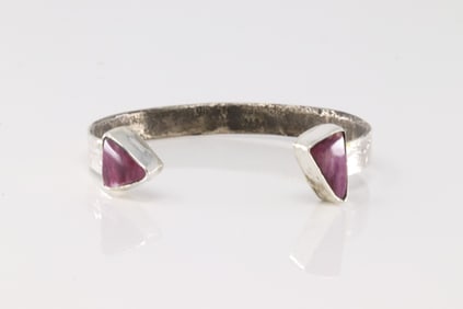 Native America Zuni Sterling Silver Purple Spiny Oyster Bracelet Cuff By Jude Candelaria.