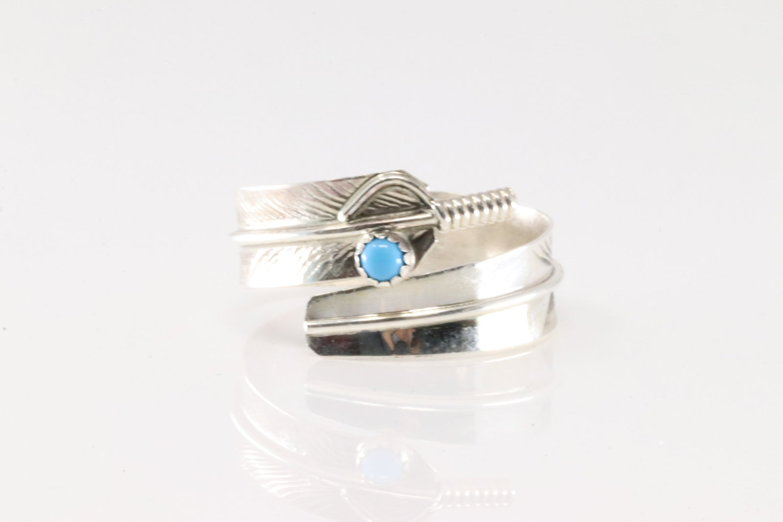 Native America Navajo Sterling Silver Turquoise Feather Ring.: This is a Native America Navajo Sterling Silver Turquoise Feather Ring. Ring size: 9.50.