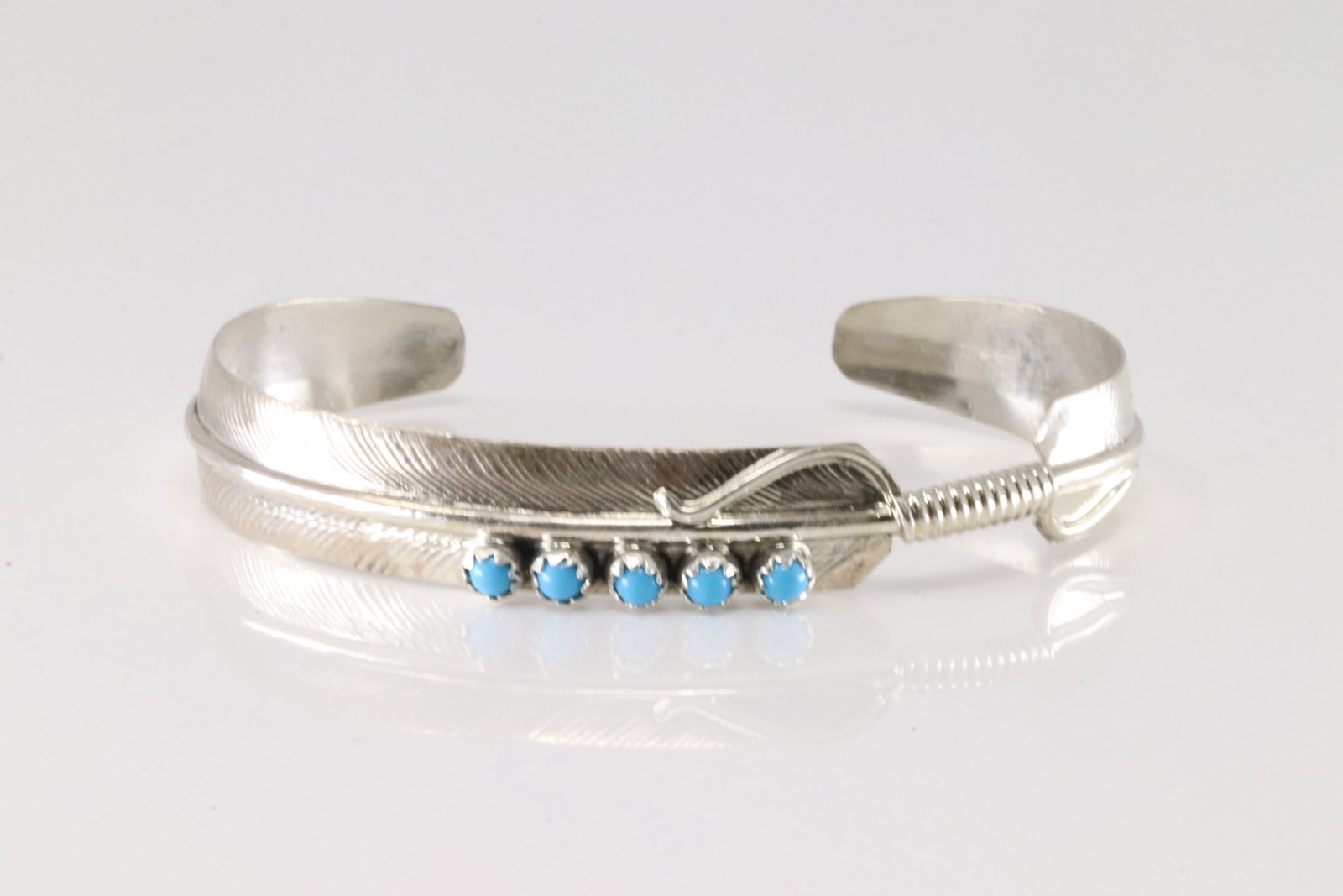Native America Navajo Sterling Silver Turquoise Feather Bracelet Cuff.: This is a Native America Navajo Sterling Silver Turquoise Feather Bracelet Cuff.