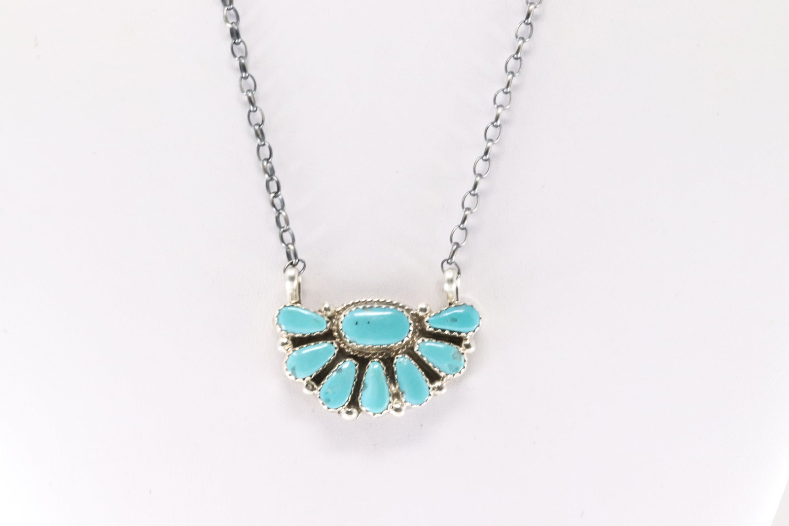 Native America Navajo Sterling Silver Kingman Turquoise Necklace By Alicia Wilson.: This is a Native America Navajo Sterling Silver Kingman Turquoise Necklace By Alicia Wilson. Necklace length: 16.00"