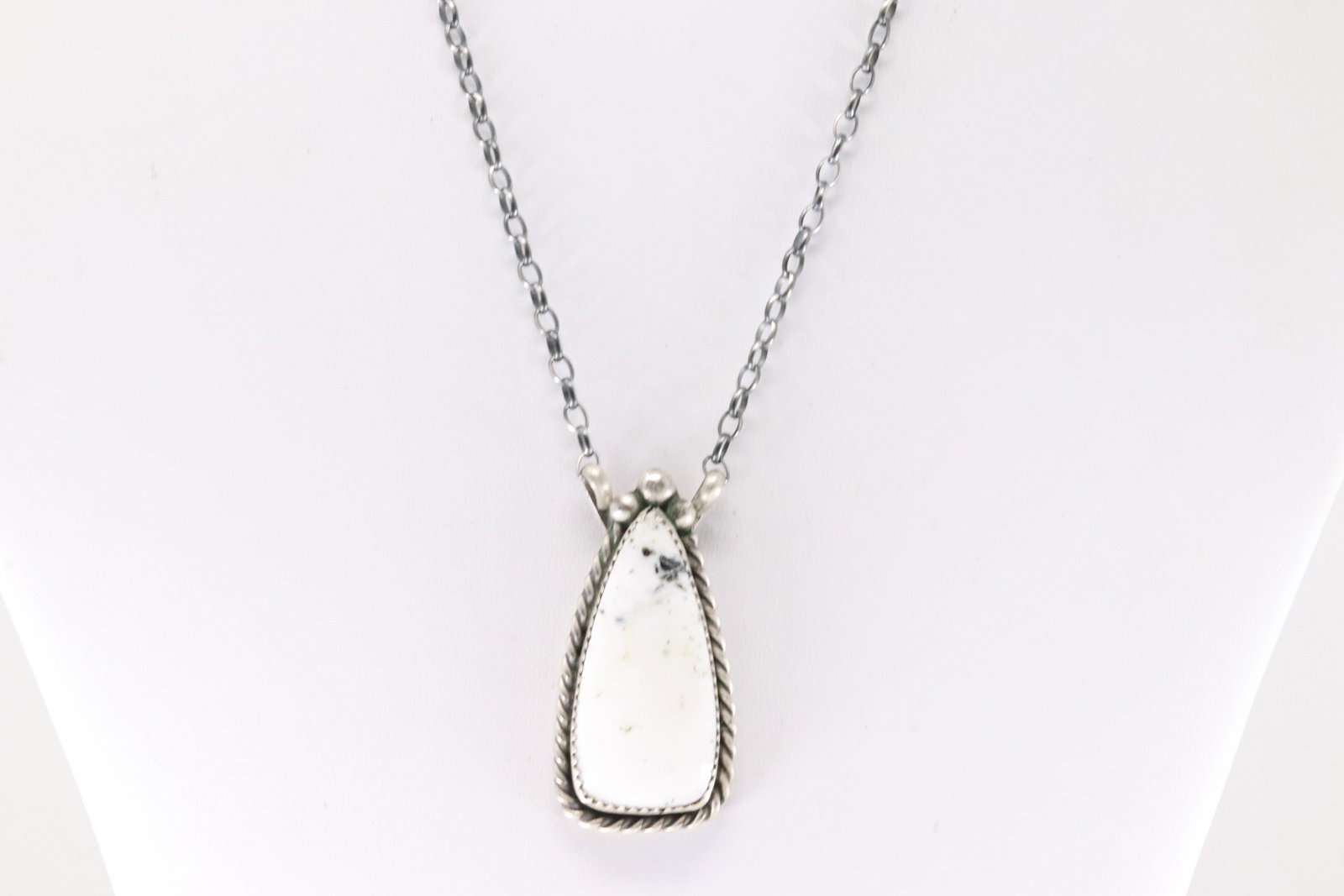 Native America Navajo Sterling Silver White Buffalo Necklace By Danny Hinio.: This is a Native America Navajo Sterling Silver White Buffalo Necklace By Danny Hinio. Necklace length: 16.00"