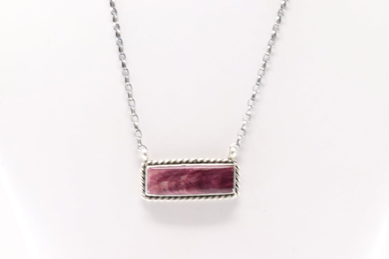 Native America Navajo Sterling Silver Purple Spiny Oyster Necklace By Augustine Largo.: This is a Native America Navajo Sterling Silver Purple Spiny Oyster Necklace By Augustine Largo. Neckalce length: 16.00"