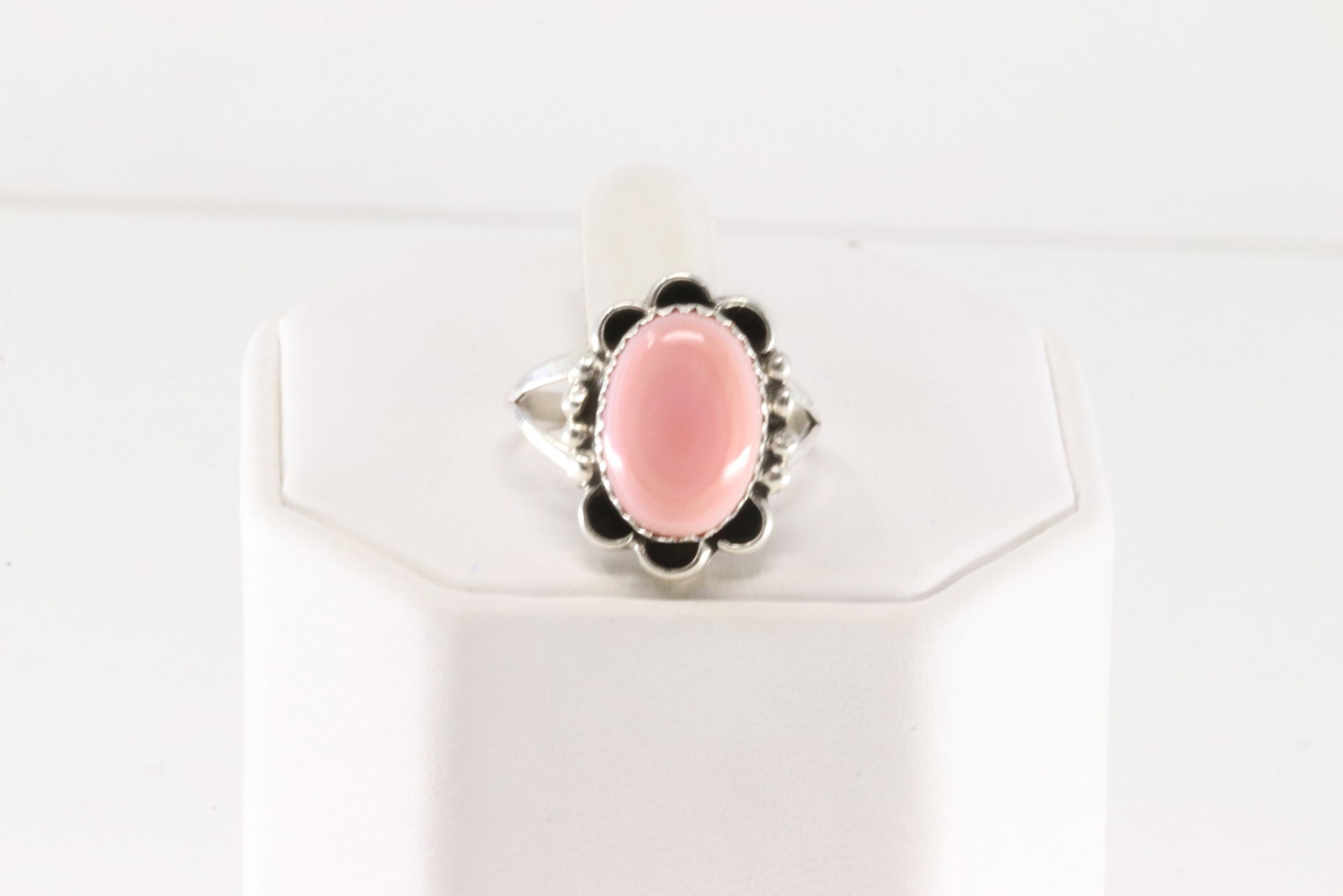 Native America Navajo Sterling Silver Pink Conch Shell Ring. (1 of 4)